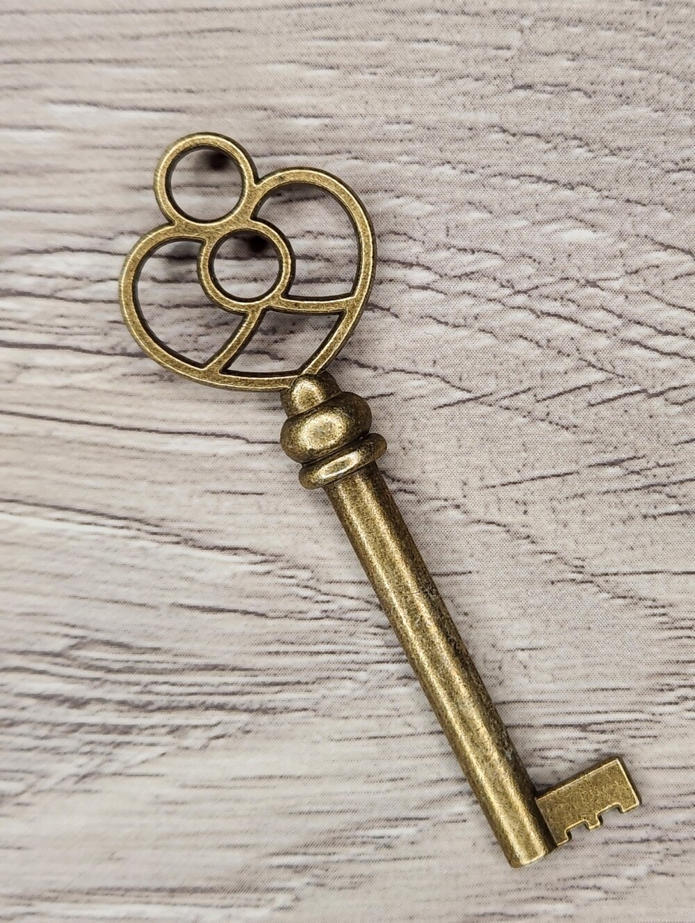 5/$10 Victorian Style Decor Key K8